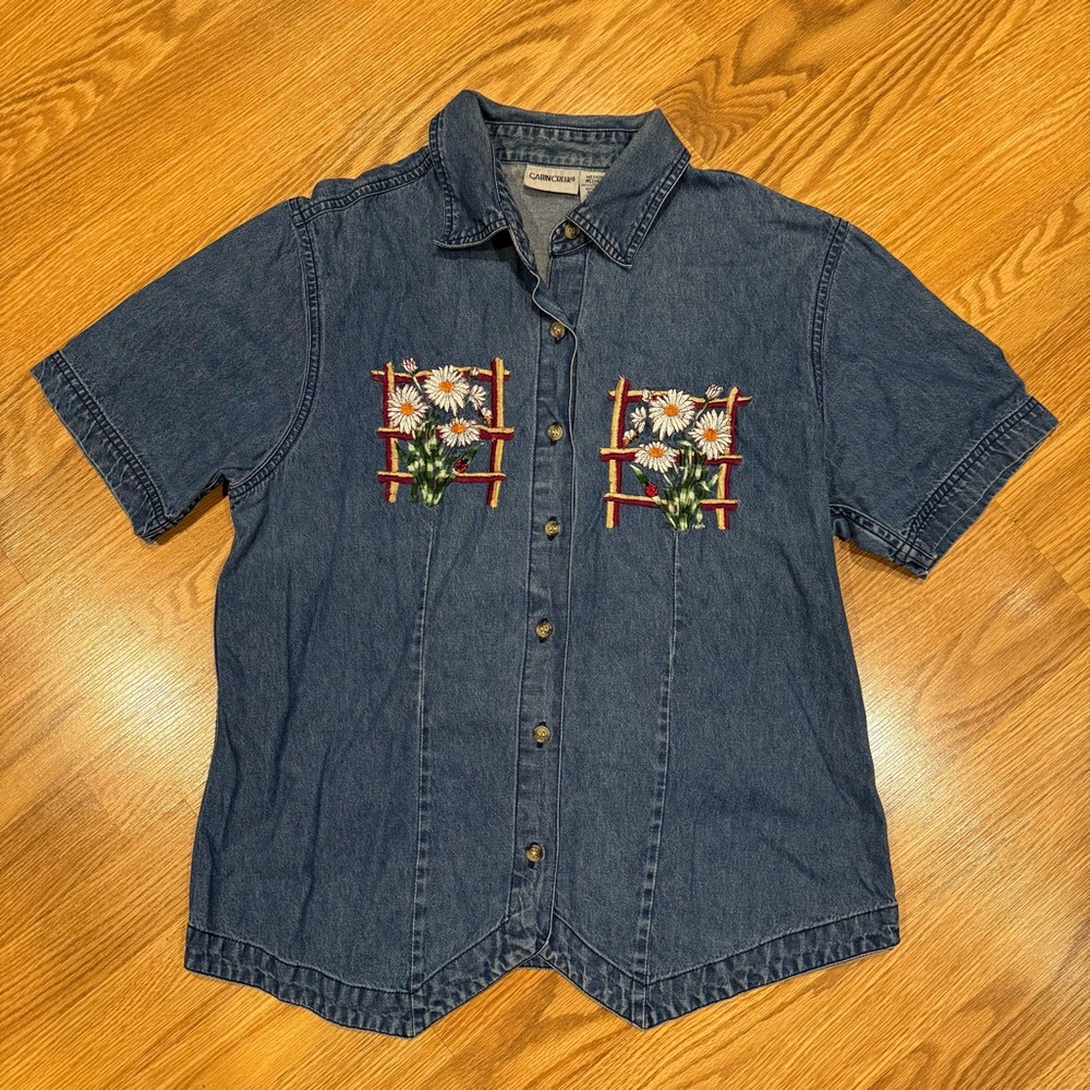 Cabin Creek Blue Denim Short Sleeve Shirt with Floral‎ Embroidery Medium